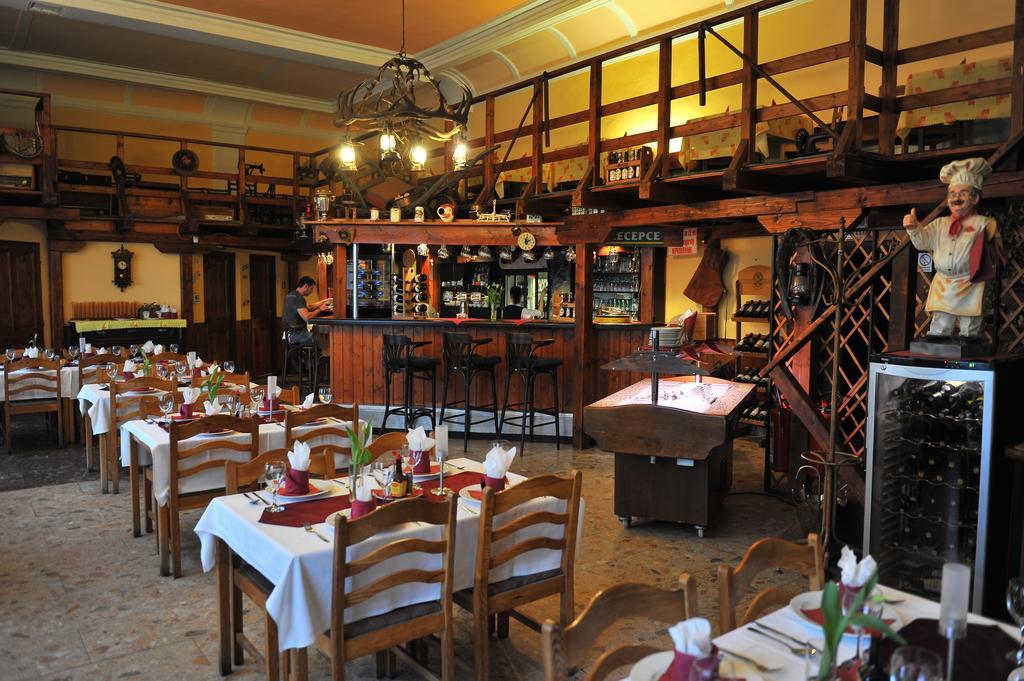 Hotel Max Simek Ostrava Bagian luar foto