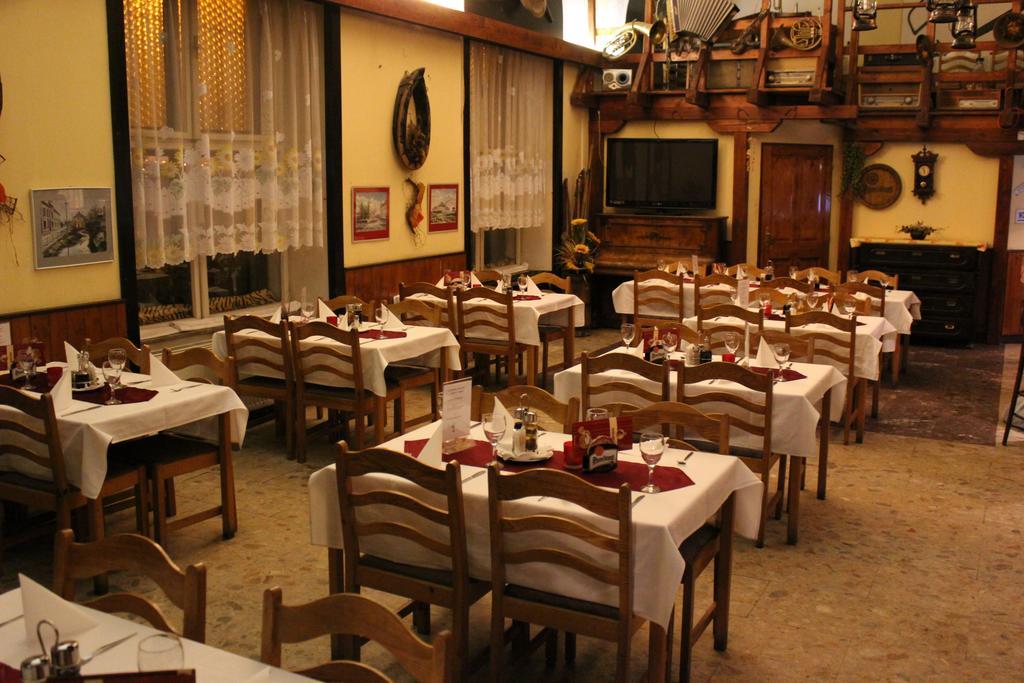Hotel Max Simek Ostrava Bagian luar foto